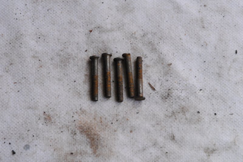 oldburmanclutchcentrebolts.jpg