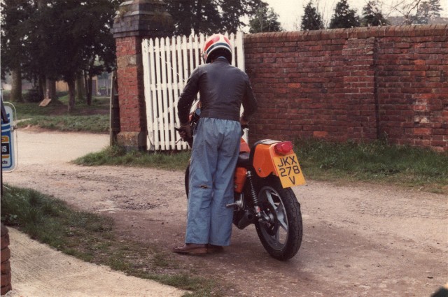 Cropredy mechanic with the Montjuic